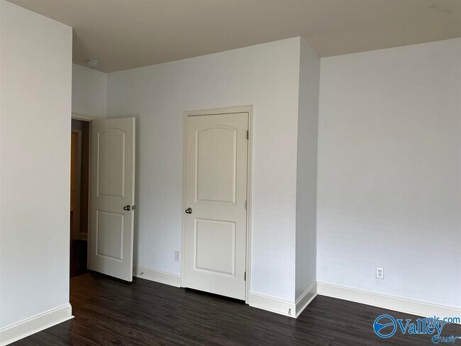 Building Photo - 127 Melbridge Dr