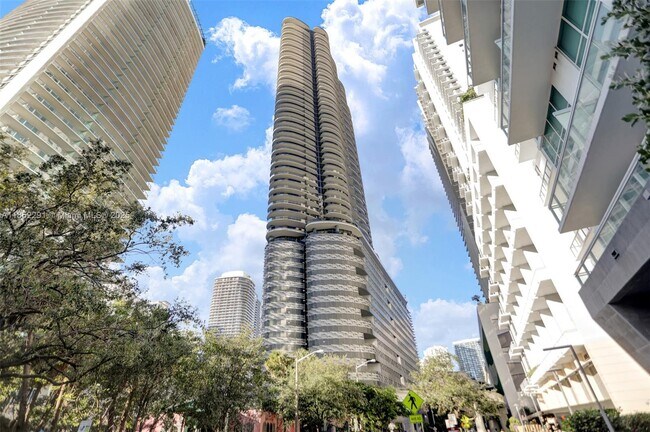 Building Photo - 1000 Brickell Plaza