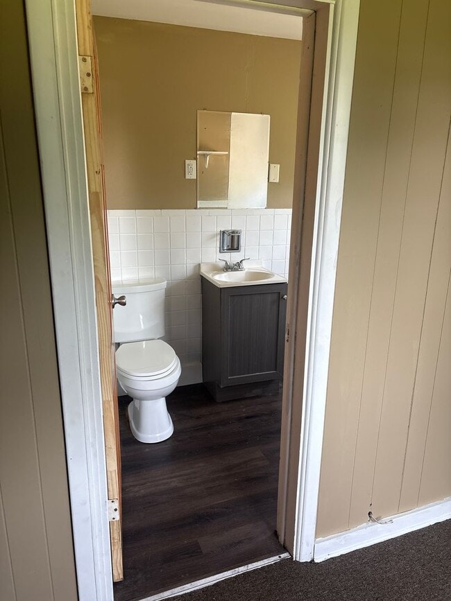 Building Photo - SPACIOUS 4 BEDROOM HOME READY TO WELCOME YOU