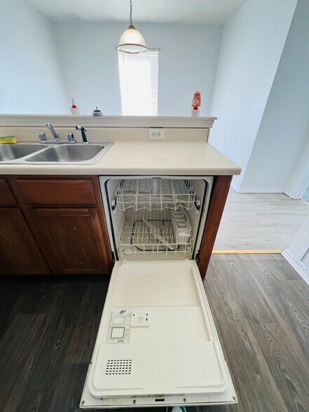 Building Photo - 2804 Cantabrian Dr