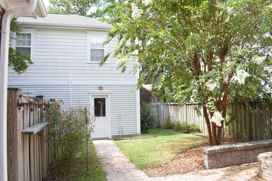 Primary Photo - 393 Whisper Park Dr