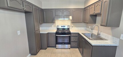 Building Photo - 405 S Kroeger St