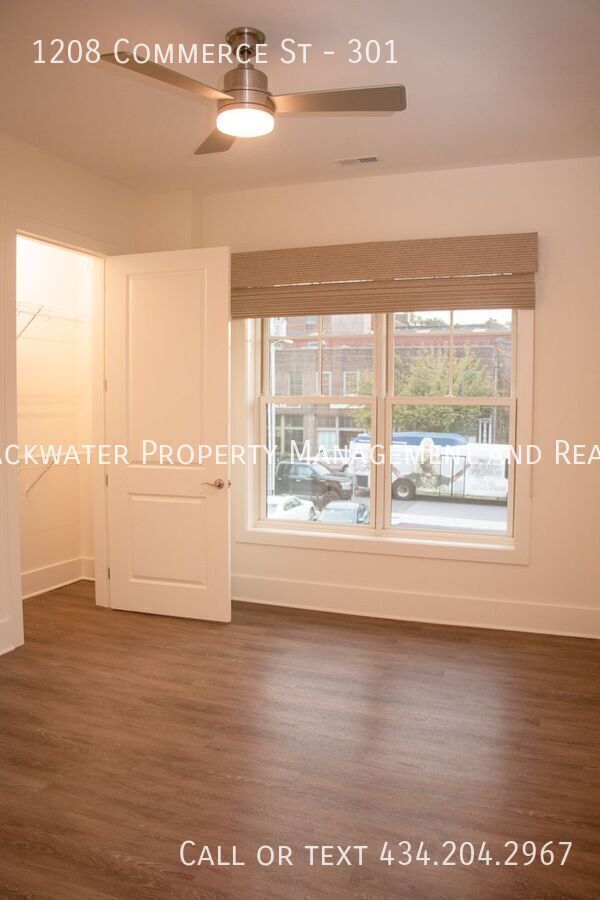 Building Photo - 1208 Commerce St