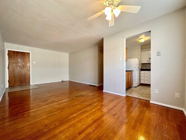 Building Photo - 7022 Jamieson Ave