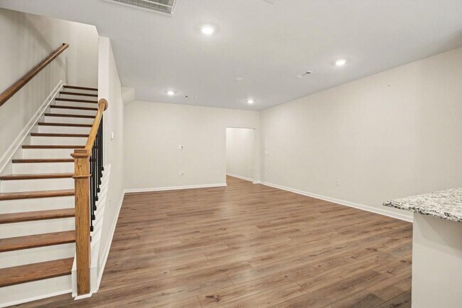 Building Photo - 909 Falls Grove Trl