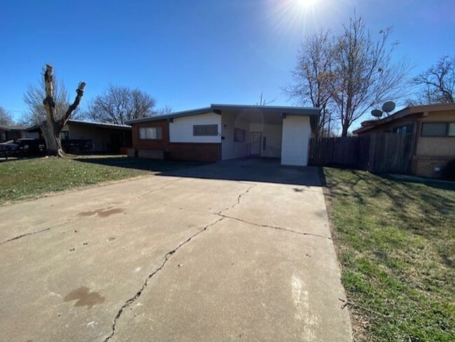 Building Photo - Updated 3/2 in Central Lubbock