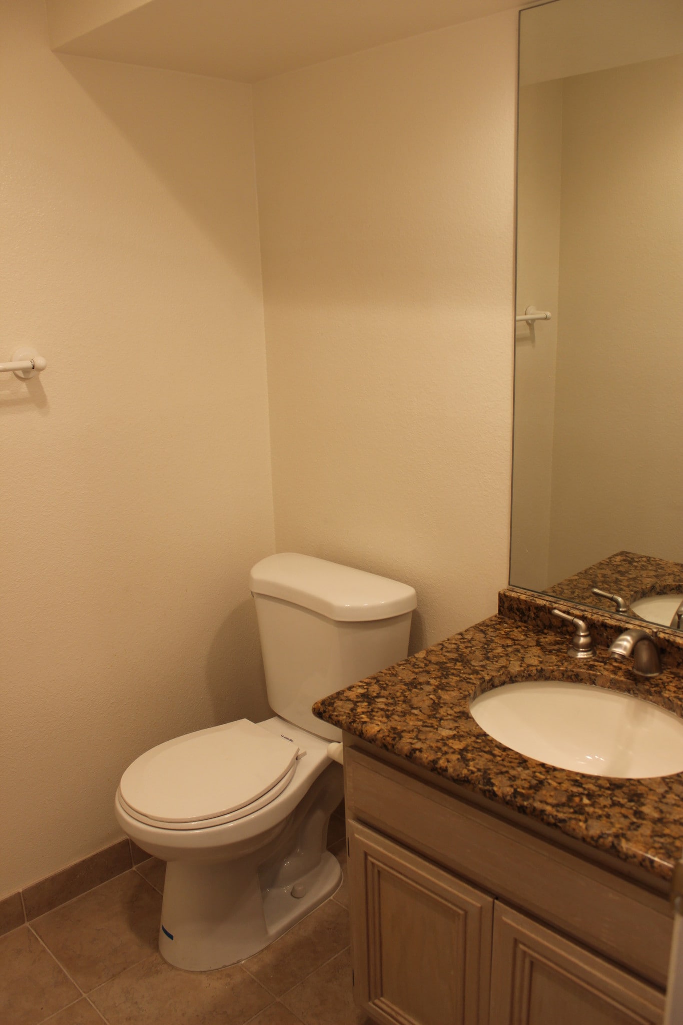 Powder Room - 18340 Collins St