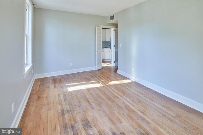 Building Photo - 1400 Delaware Ave