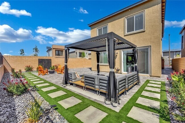Building Photo - 8907 Roadrunner Ravine St