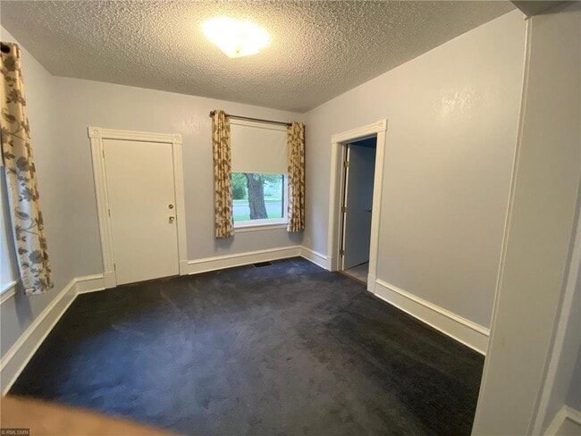 Building Photo - 226 3rd Ave NE