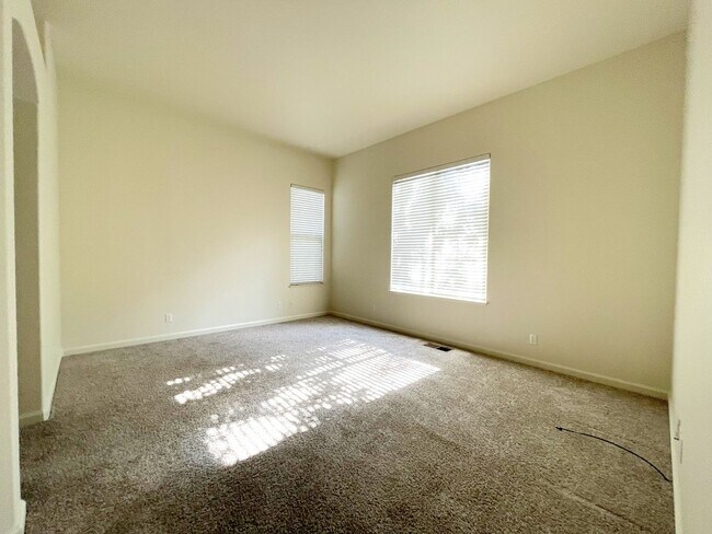 Building Photo - 1115 Waverly Dr