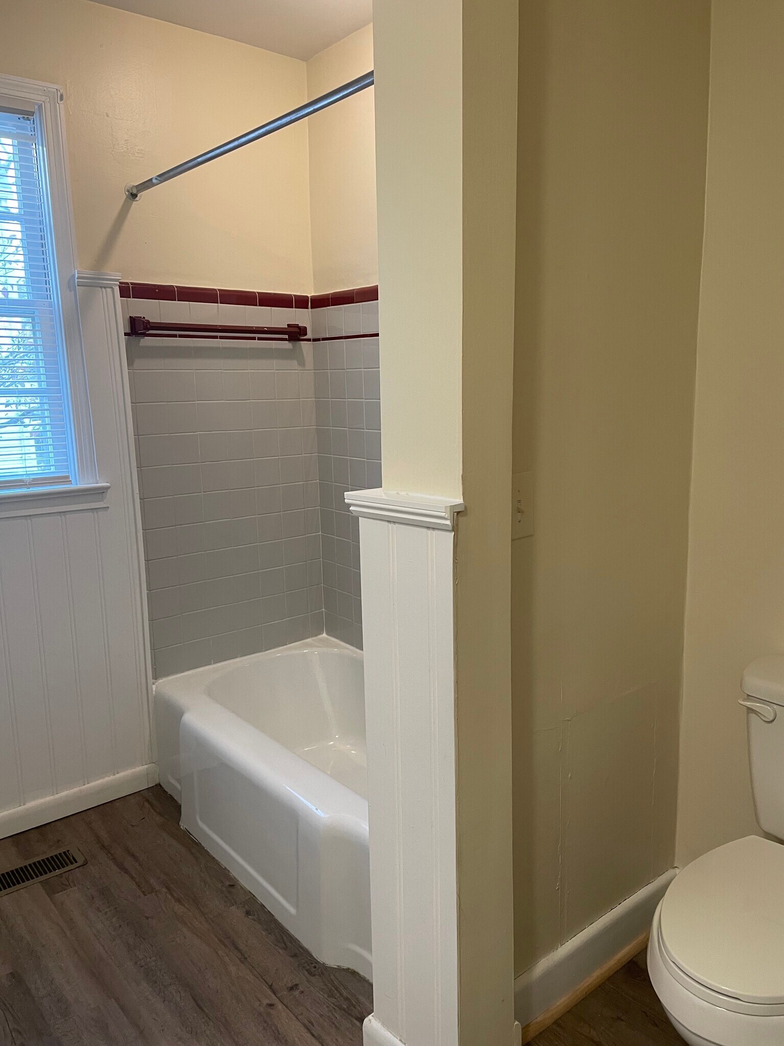 Building Photo - 204 Glen Echo Dr