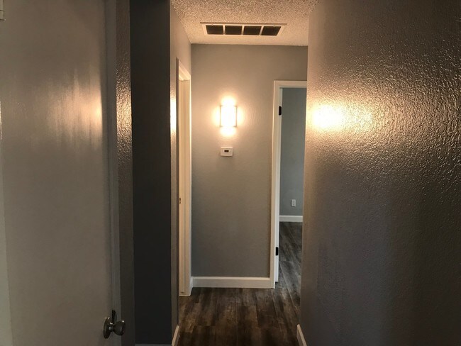 Building Photo - 3938 E Olive Ave