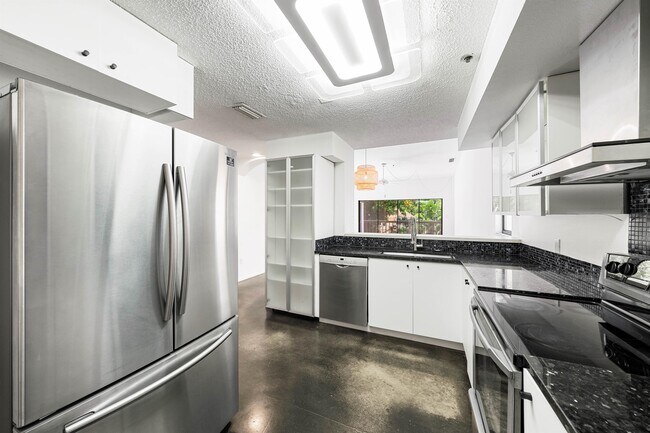 Building Photo - 800 Hudson Ave