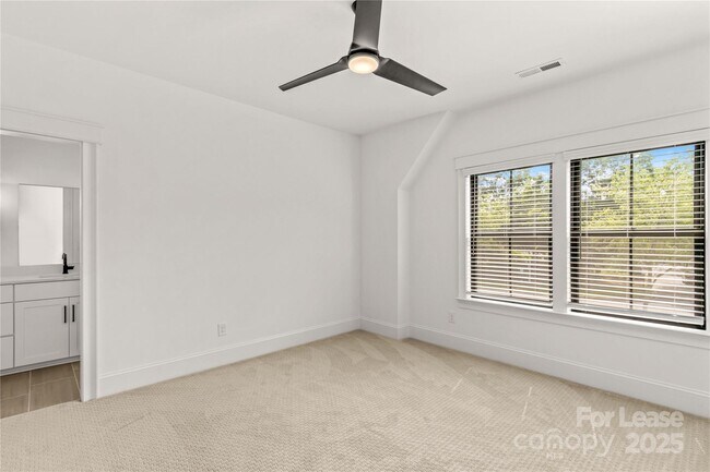 Building Photo - 269 Conroy Ave