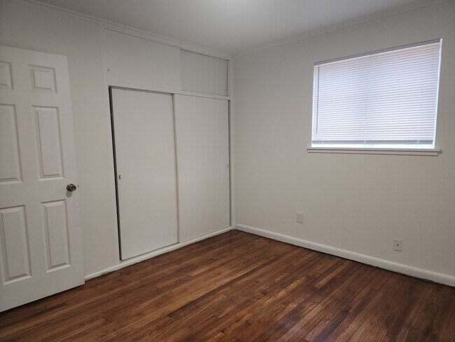 Building Photo - 846 Marilyn St