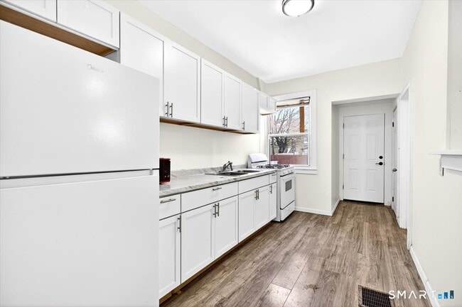 Building Photo - 408 East Ave