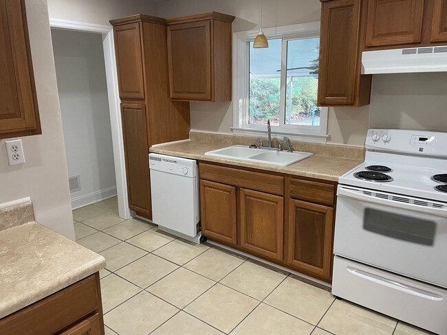 Building Photo - 215 Church Rd