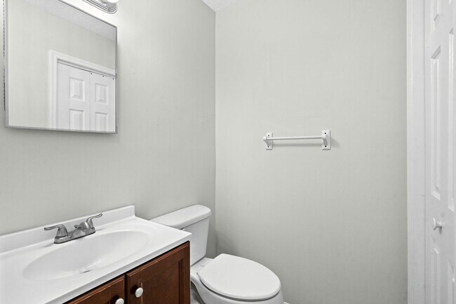 Building Photo - End unit of a Triplex within walking dista...