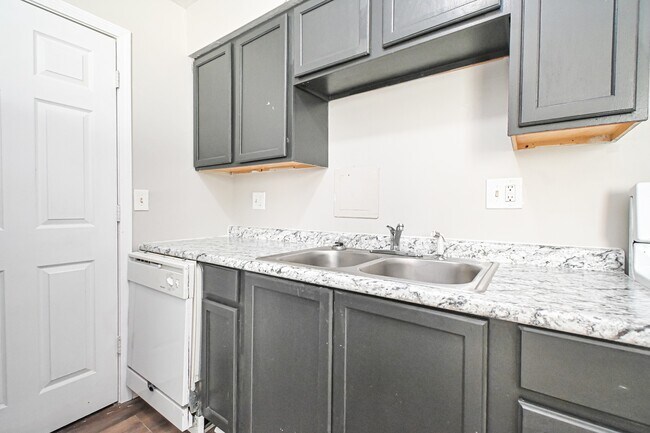 Building Photo - 10923 Birchridge Dr