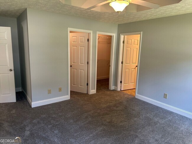 Building Photo - 561 Highland Pointe Dr