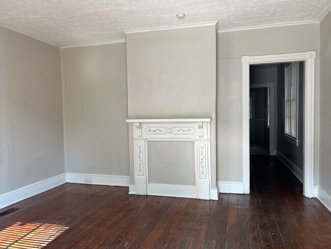 Building Photo - 307 S Kent St