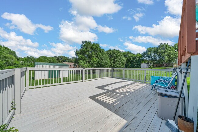 Building Photo - 1307 Chucker Dr
