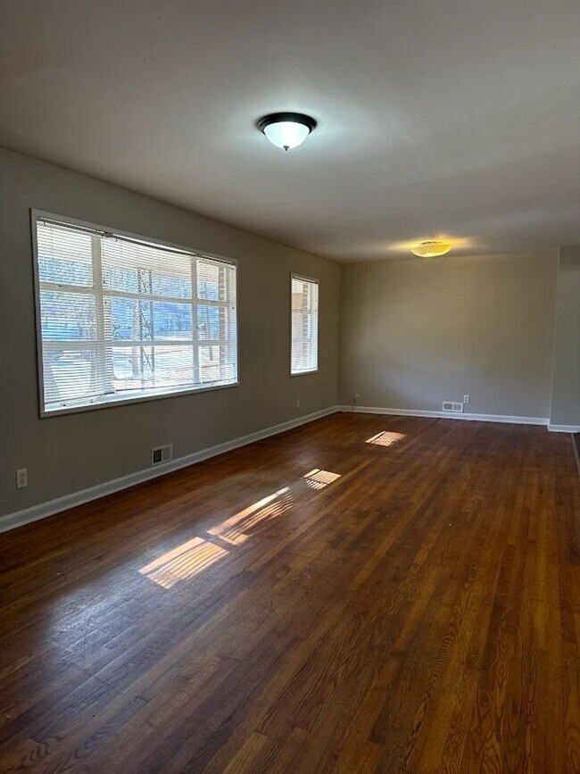 Building Photo - Spacious 4 Bed, 2 Bath Home - Get 50% Off Your First Month! Limited Time – Ends February!