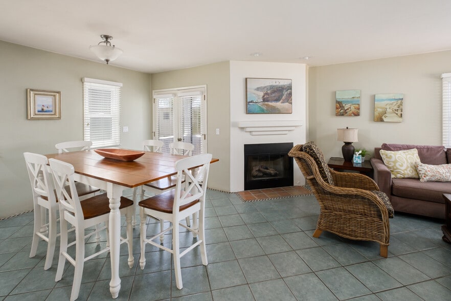 Building Photo - 732 Jersey Ct