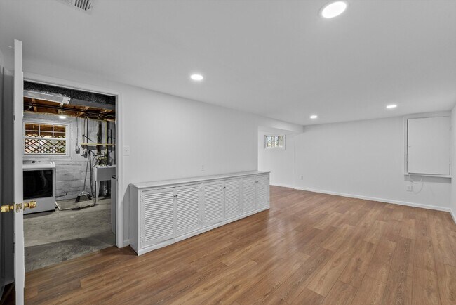 Building Photo - Welcome to this fantastic Colonial home, nestled in a quiet cul-de-sac and featuring an optional ...