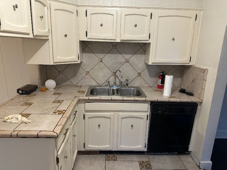 Building Photo - 2526 Malone Ave