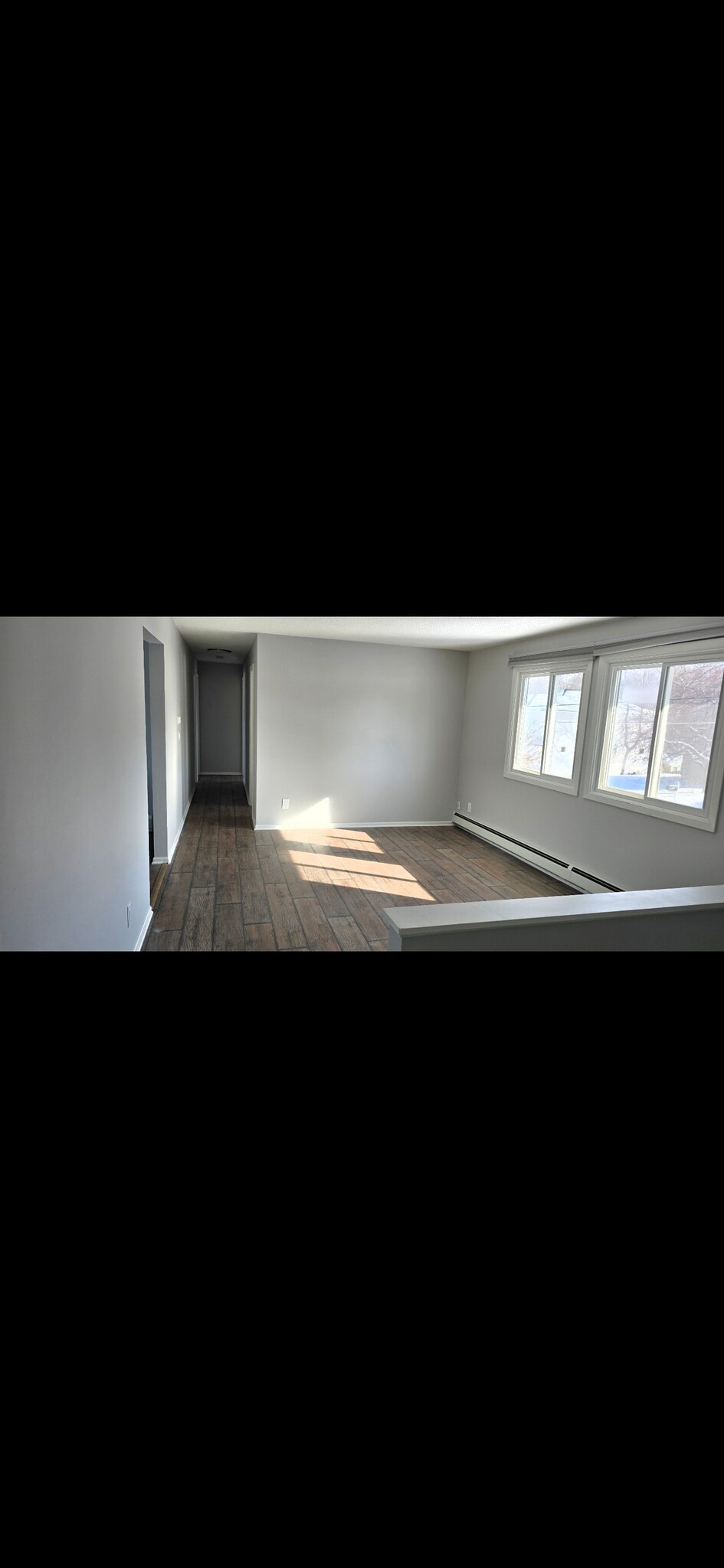 Upper duplex unit. Entry and living room - 4664 Suffolk Rd