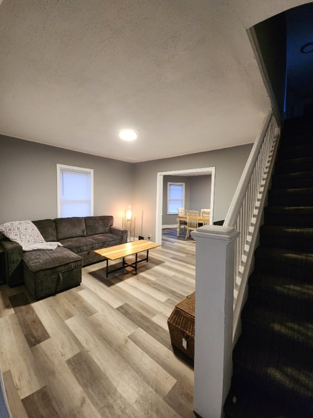 Building Photo - 1404 Monroe Ave