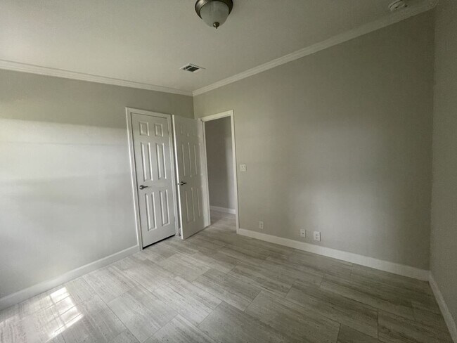 Building Photo - 13048 Orange Ave
