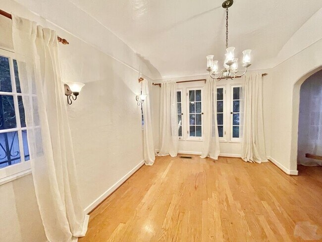 Building Photo - 10551 Troon Ave