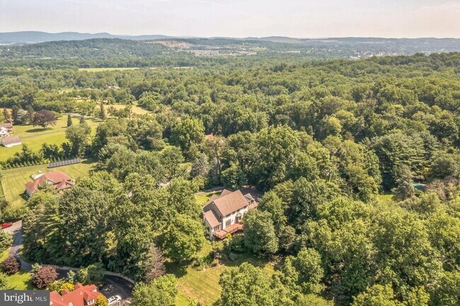 Building Photo - For Rent! Large 5-Bedroom, 3.5-Bath Home with Scenic Views