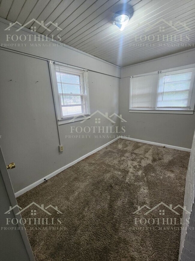 Building Photo - Classic 3-Bedroom Home in Downtown Anderso...