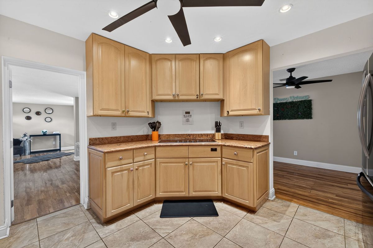 Building Photo - 1781 Coral Point Dr