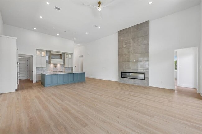 Building Photo - 4908 Turquesa Dr