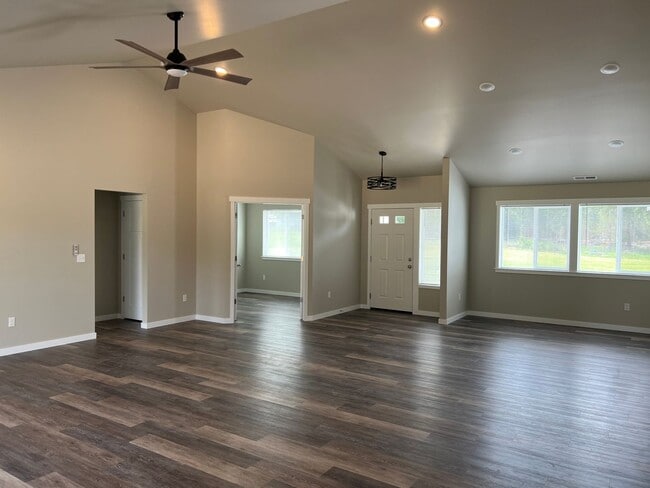 Primary Photo - Country quiet, brand new house