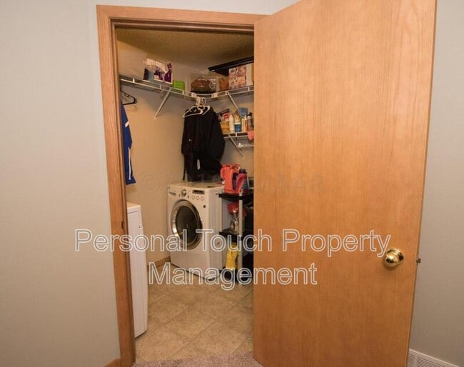 Building Photo - 1060 41st Ave W