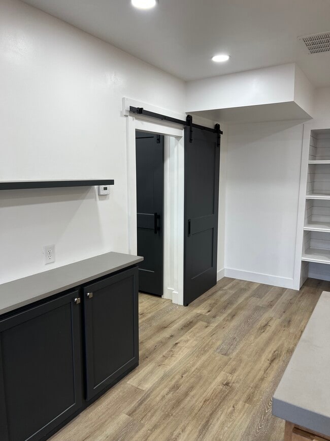 Building Photo - 447 Main St