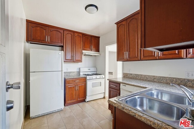 Building Photo - 1440 S Sherbourne Dr