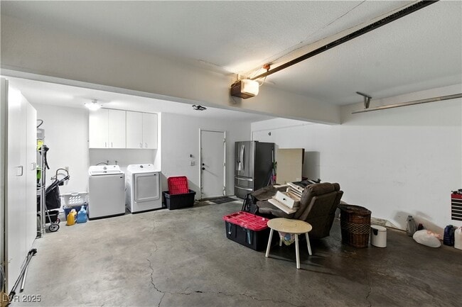 Building Photo - 3280 Dayflower St