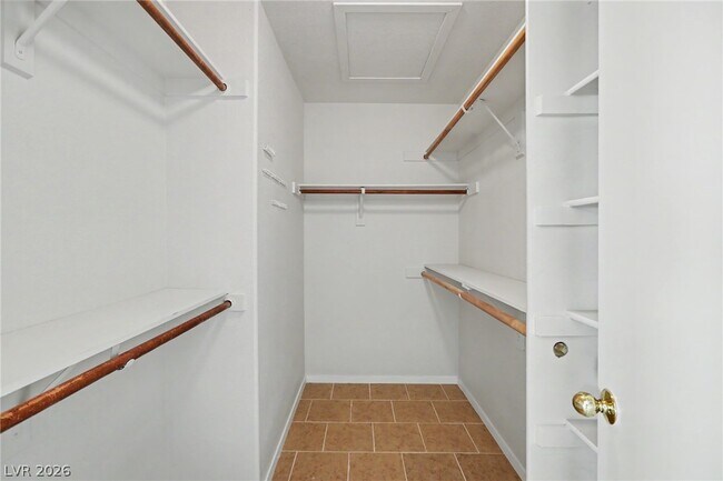 Building Photo - 2054 Cardigan Ave
