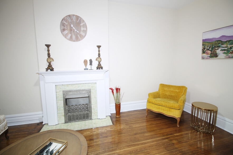 Building Photo - 1372 Neil Ave