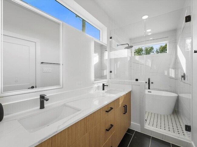 Building Photo - 5317 Teodoro Ln