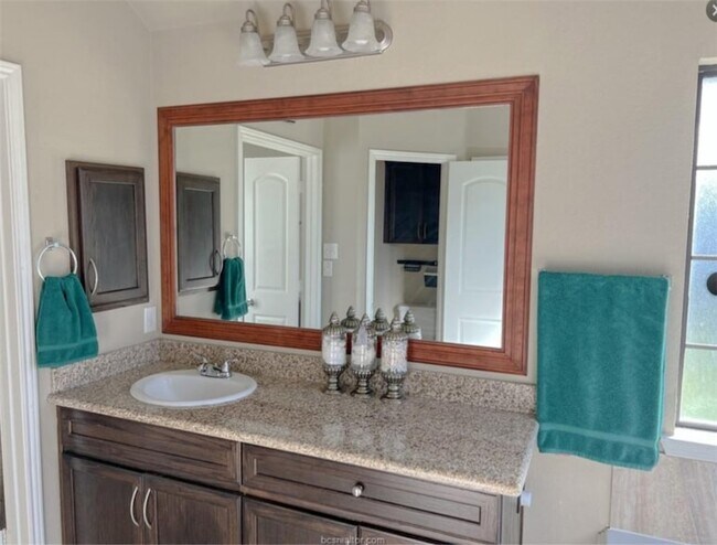 Building Photo - 244 Fieldstone Pl