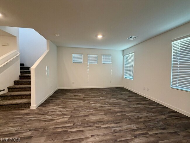 Building Photo - 917 Violet Heron St