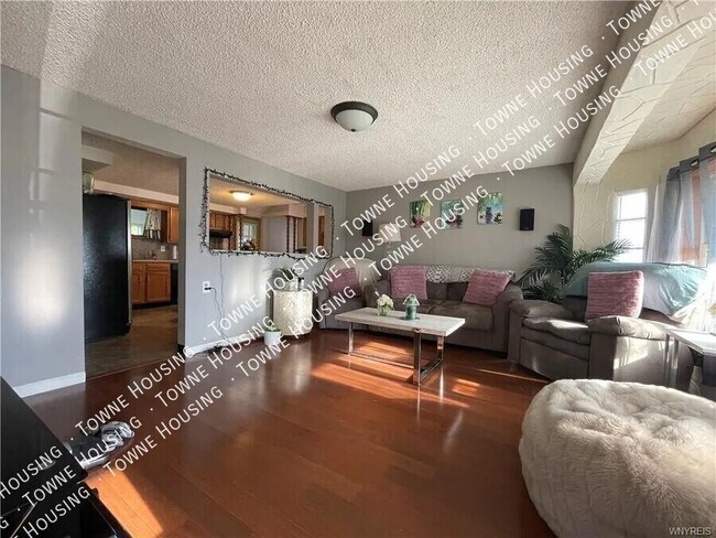 Building Photo - 191 Helen St